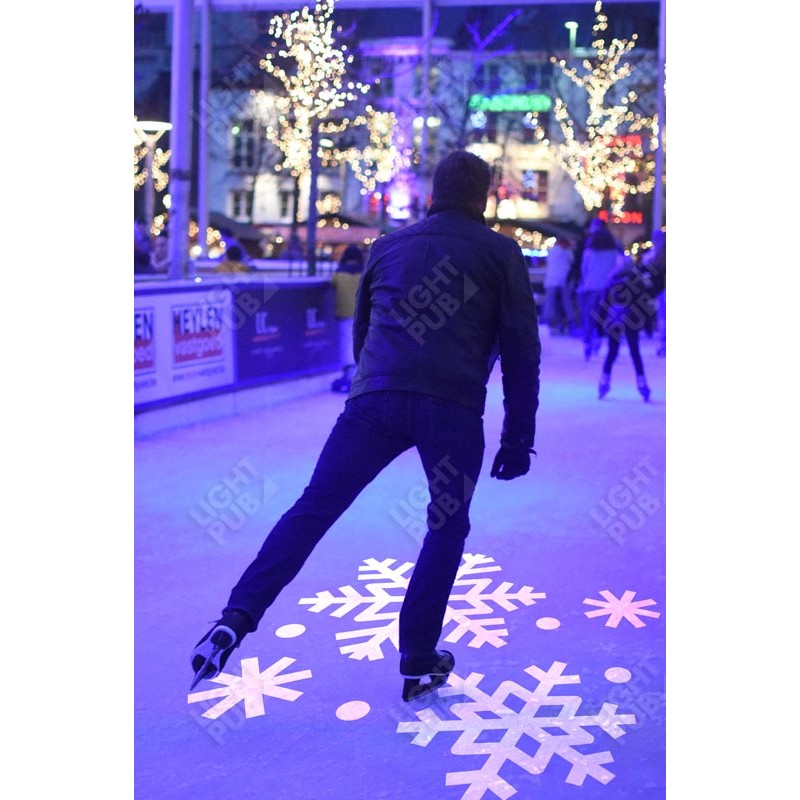 Projection lumineuse décorative pour patinoire extérieure