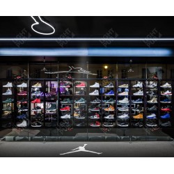 Projection logo lumineux au sol magasin Nike Jordan