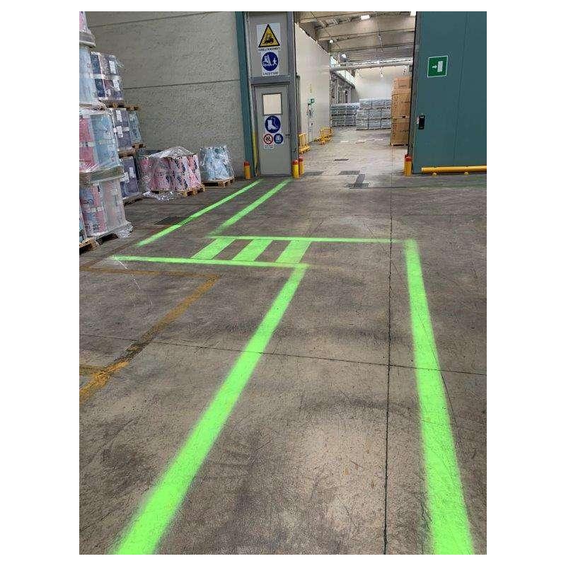 Ligne lumineuse au sol par projection Ligne lumineuse au sol par projection