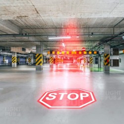 Projecteur panneau lumineux STOP pour parking souterrain – Sécurité et gestion des flux de circulation